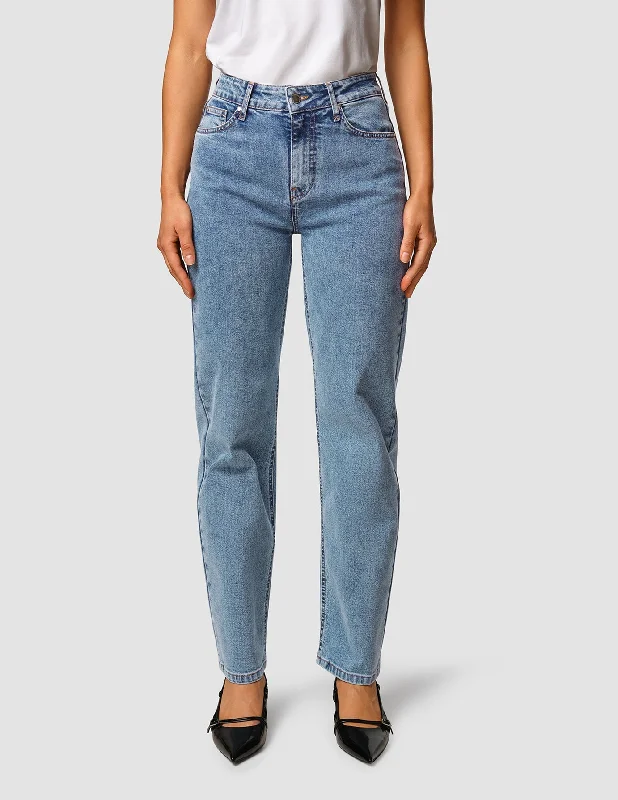 Women's Casual Apparel For Weekends Jeans Straight Snow Blue Wash