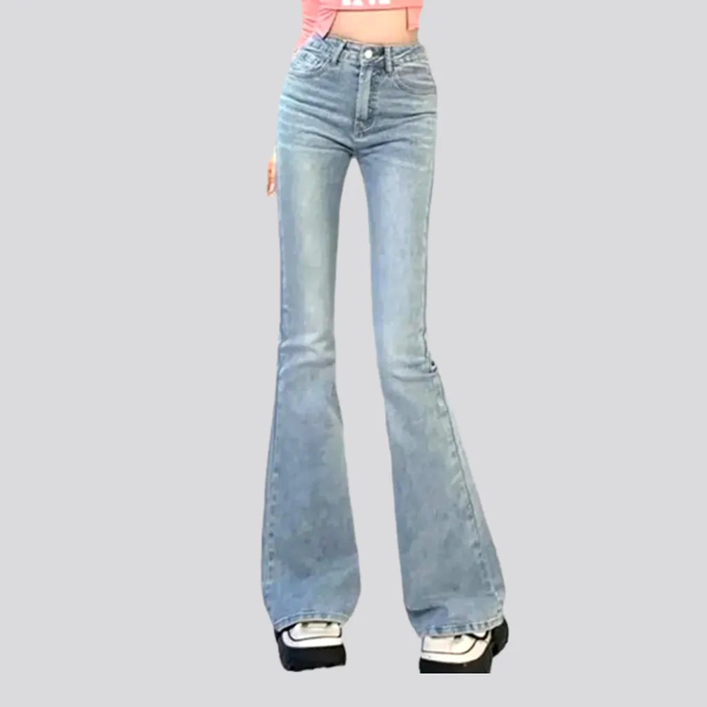 Women's Vintage-Inspired Outfit High-waist women's stonewashed jeans