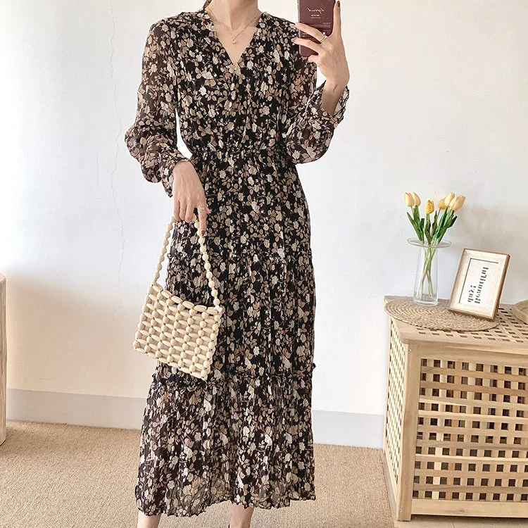 Trendy Casual Outfits Thin V-neck pleated retro gentle wind over knee floral skirt 3910 Trendy Casual Outfits Thin V-neck pleated retro gentle wind over knee floral skirt 3910